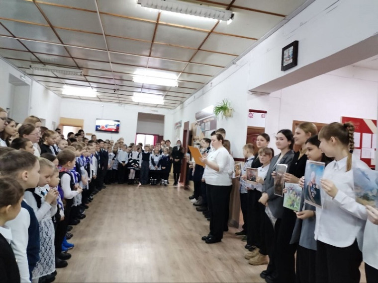 3 февраля в нашей школе состоялась линейка, посвящённая открытию Года Героев Отечества..
